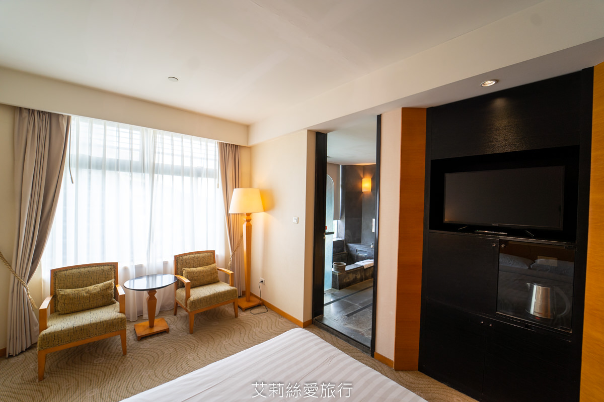 北投春天酒店典雅雙人客房9坪大房內有兩張單人沙發